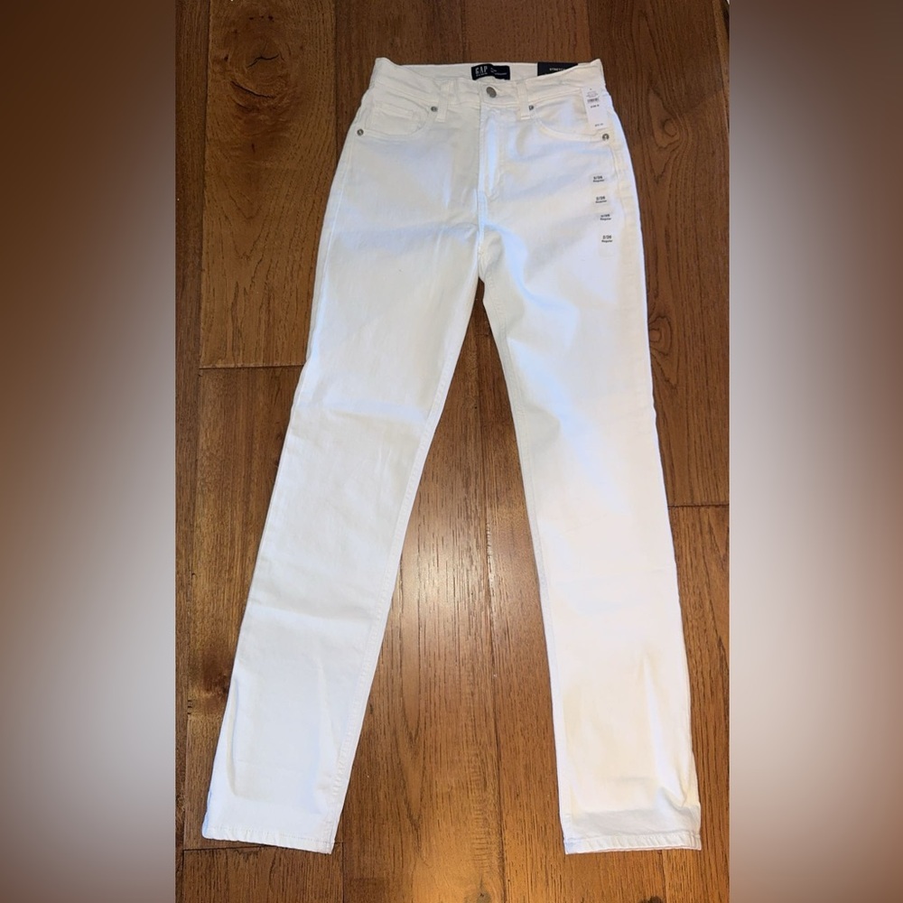 GAP Women's ‘90s Straight White Jeans